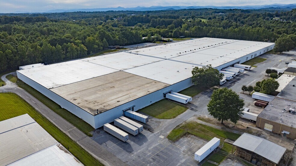 840 SW Complex St, Lenoir, NC à louer - Photo du bâtiment - Image 2 de 9