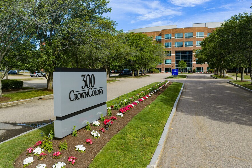 300 Crown Colony Dr, Quincy, MA à louer - Photo du bâtiment - Image 1 de 21
