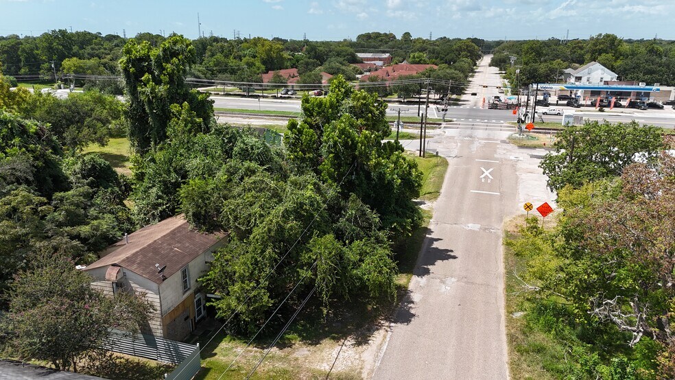 933 Cedar dr, La Marque, TX à vendre - Photo du bâtiment - Image 2 de 2