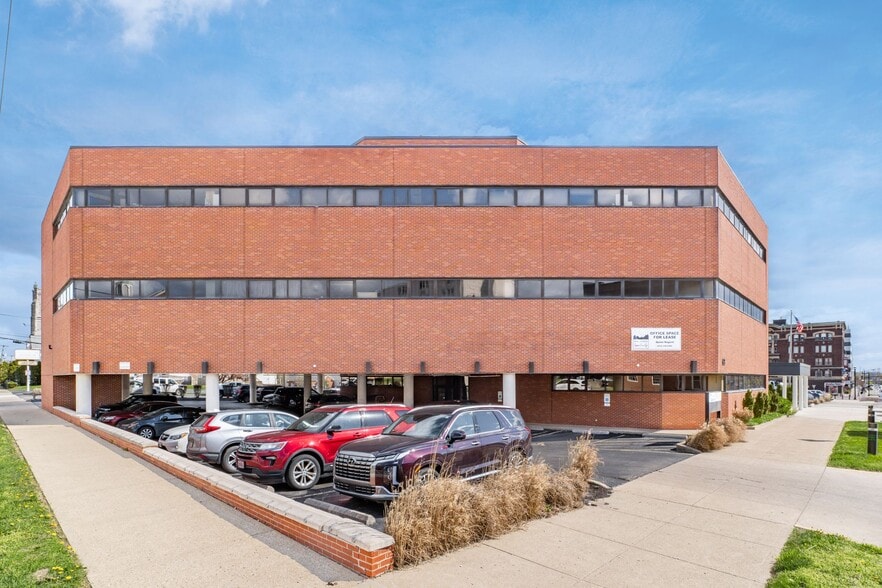 68 W Church St, Newark, OH for lease - Building Photo - Image 3 of 6