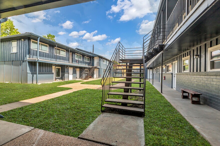 4706 Yellowstone Blvd, Houston, TX à vendre - Photo du bâtiment - Image 3 de 25