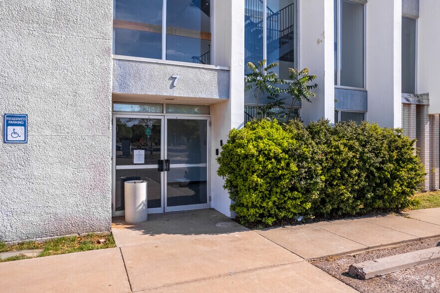 7 Briercroft Office Park, Lubbock, TX à louer - Photo du bâtiment - Image 3 de 18