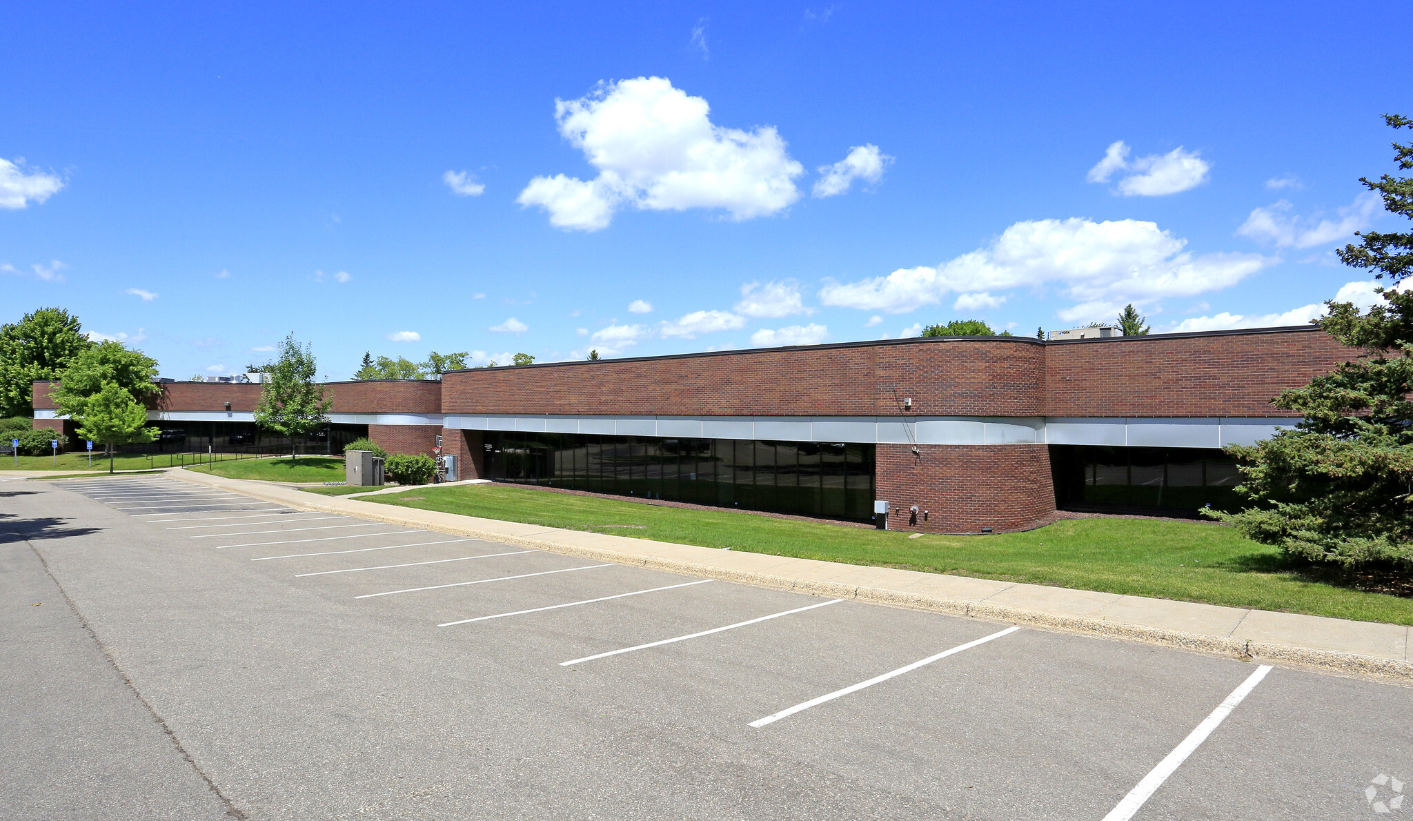 1345 Mendota Heights Rd, Mendota Heights, MN for lease Primary Photo- Image 1 of 5