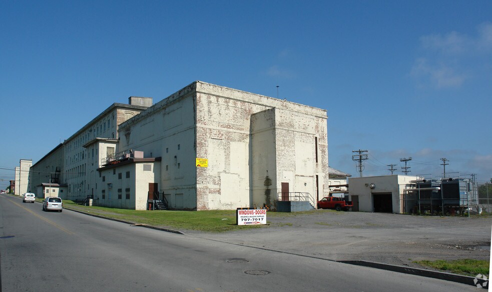 901-1001 Broad St, Utica, NY à louer - Photo du bâtiment - Image 2 de 8