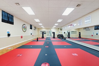 385 New Brunswick Ave, Fords, NJ à louer Photo intérieure- Image 1 de 12