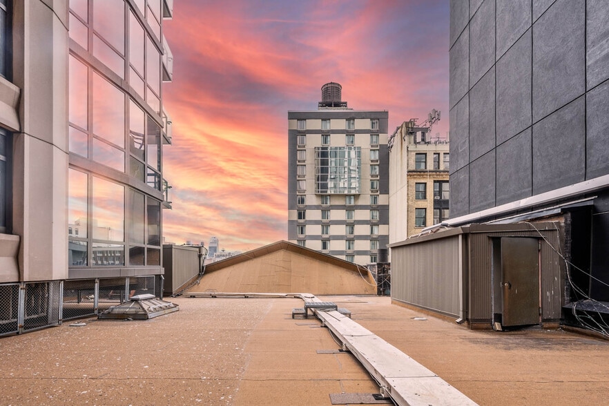 109-111 W 24th St, New York, NY for lease - Building Photo - Image 3 of 3