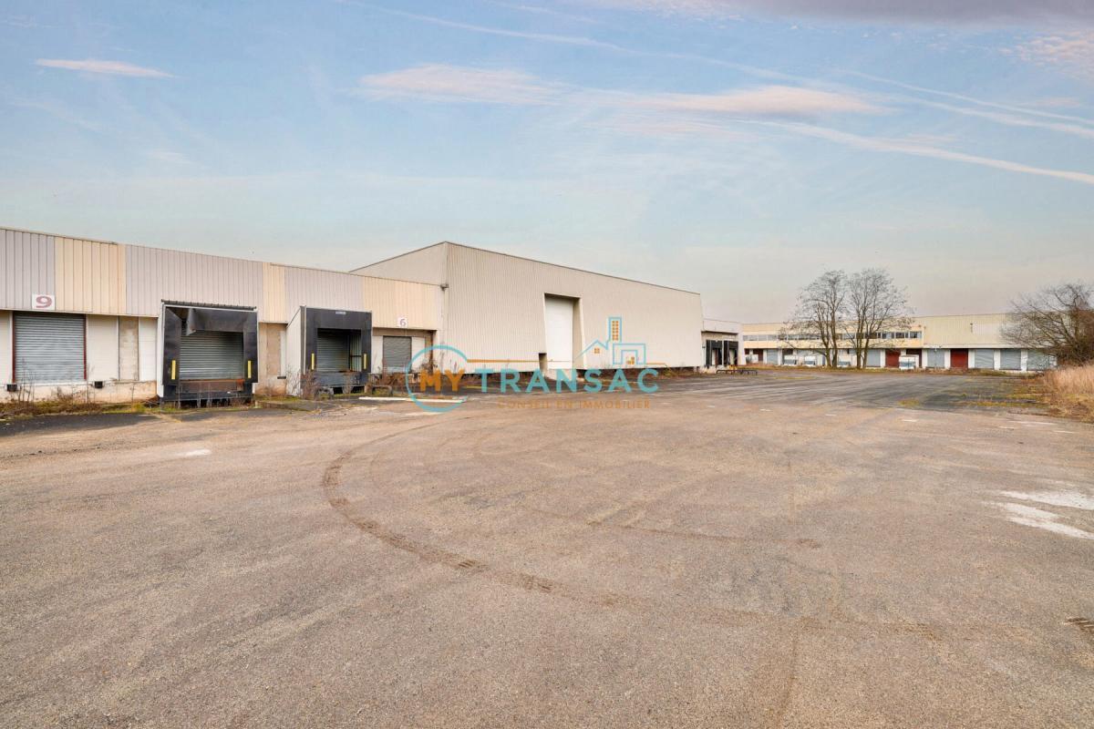 Industrial in Croissy-Beaubourg for lease Building Photo- Image 1 of 11