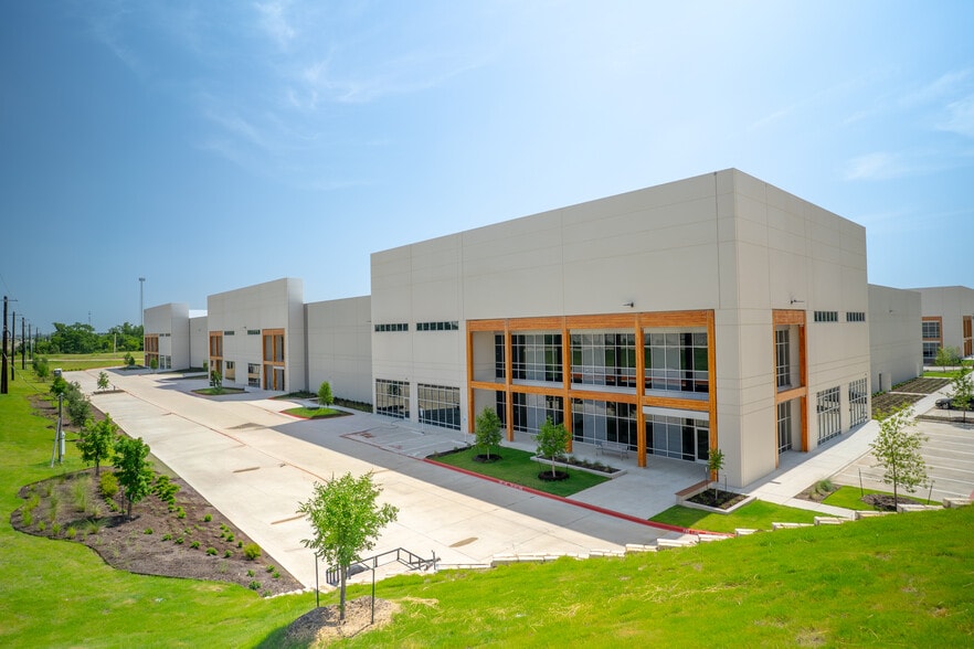 3000 N-IH 35 NB, Georgetown, TX for lease - Building Photo - Image 1 of 18