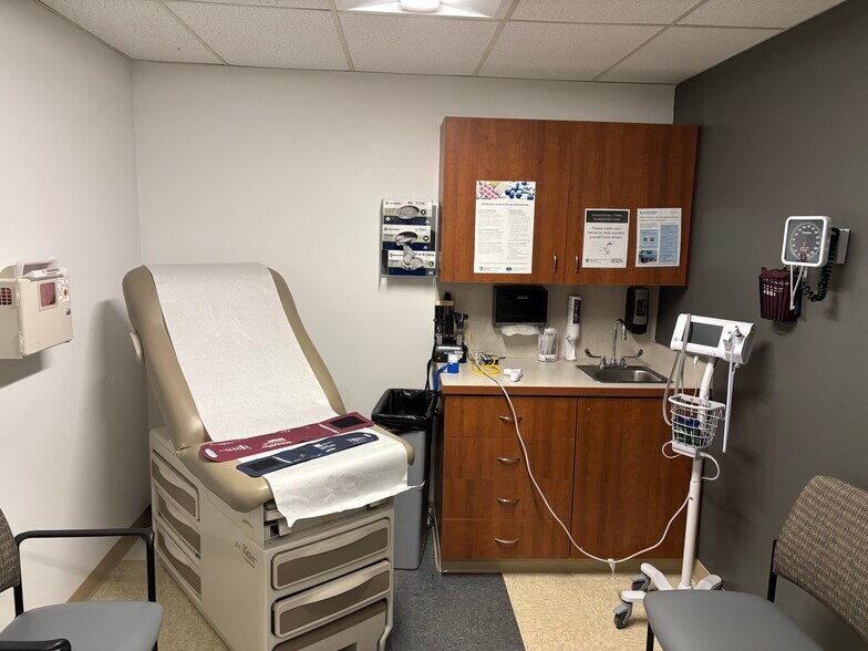 801 Central Ave, Dover, NH à vendre - Photo du bâtiment - Image 2 de 2