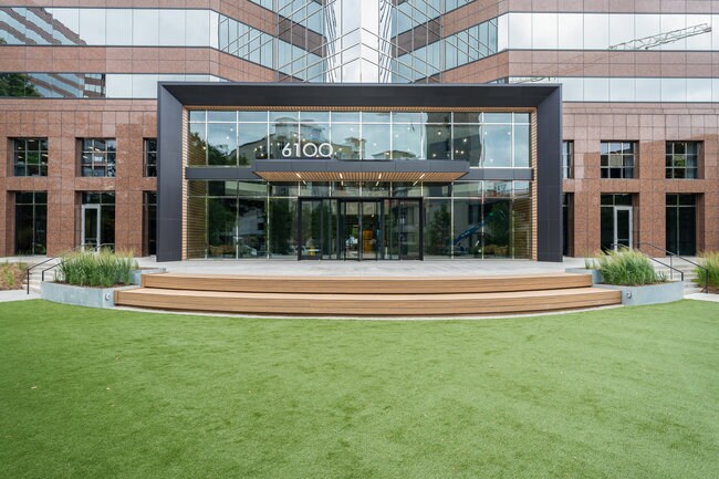 6100 Fairview Rd, Charlotte, NC à louer Photo du bâtiment- Image 1 de 11