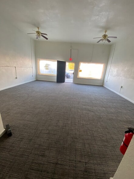 525 E 19th St, Bakersfield, CA for lease - Interior Photo - Image 3 of 8