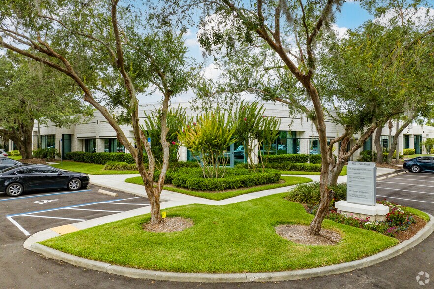 8600 Hidden River Pky, Tampa, FL à louer - Photo du bâtiment - Image 2 de 27