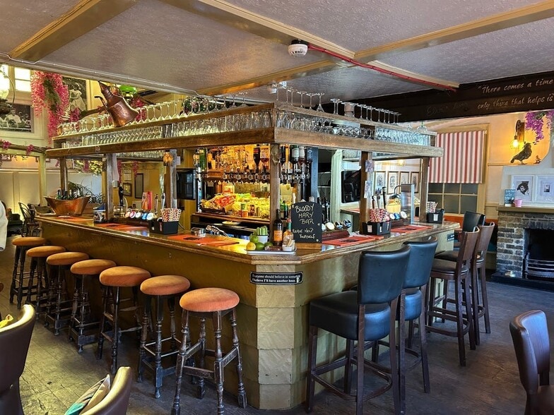 York Hl, Loughton for sale - Building Photo - Image 3 of 5