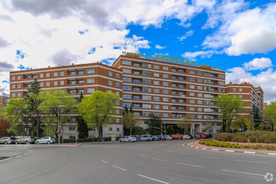 Calle de Colombia, 63, Madrid, Madrid for lease - Building Photo - Image 1 of 2