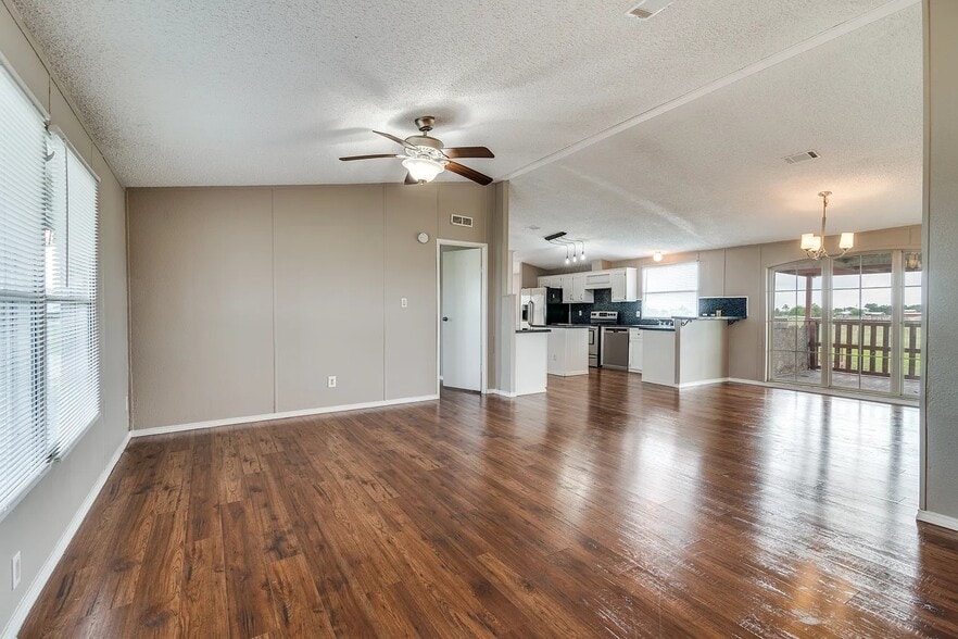 19928 County Road 590, Nevada, TX for lease - Lobby - Image 2 of 4