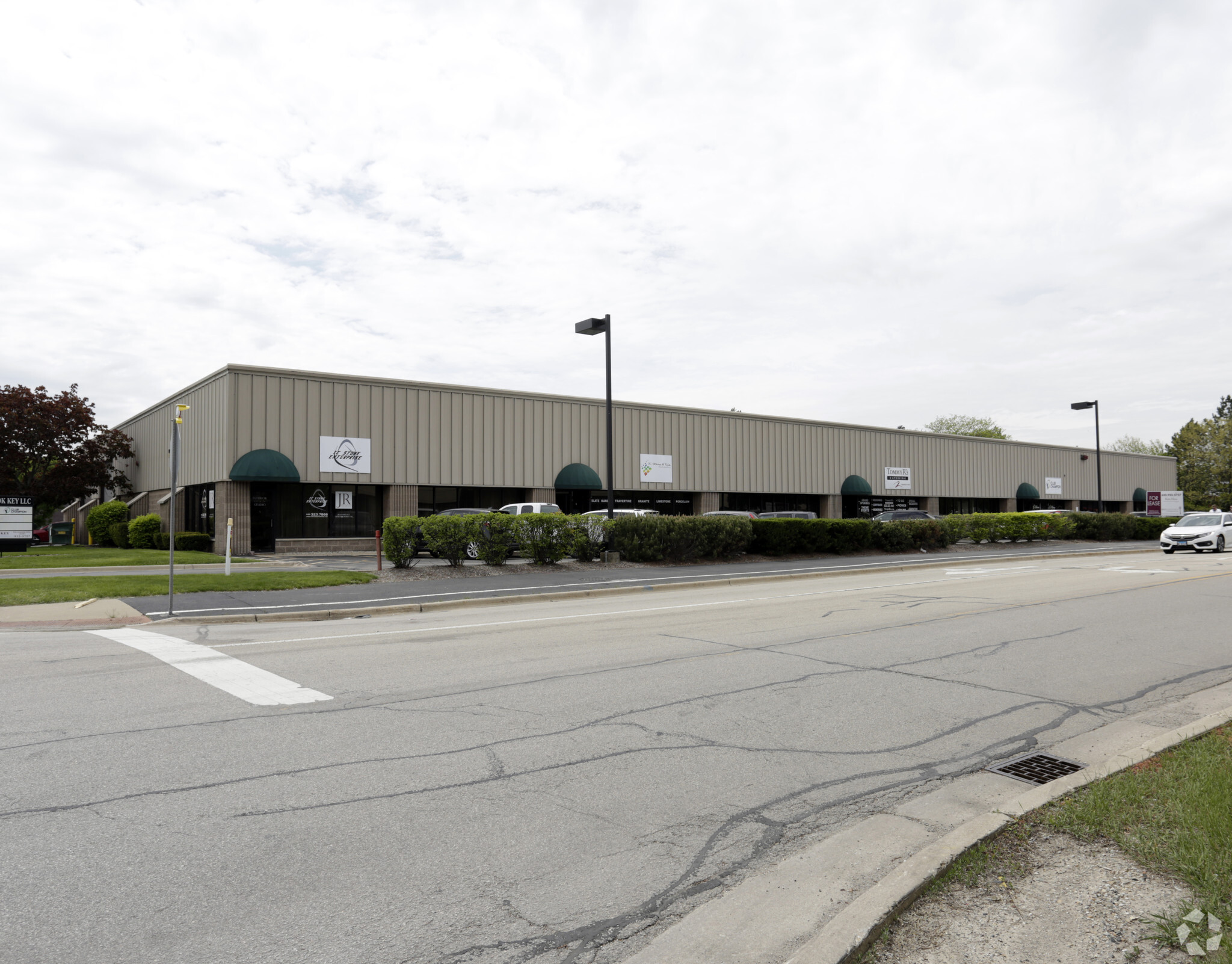 825 W 75th St, Willowbrook, IL for lease Primary Photo- Image 1 of 42