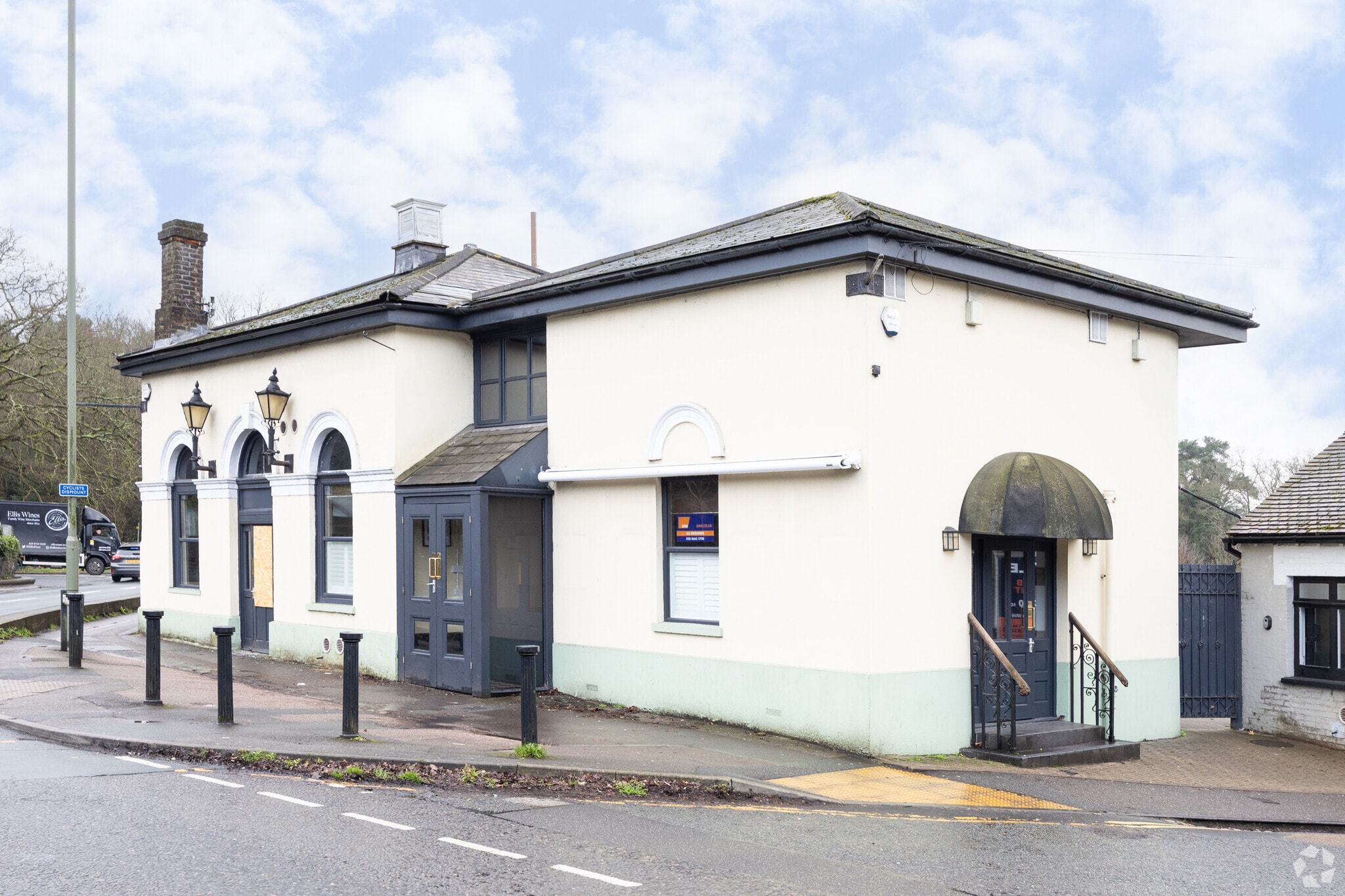 Heath Rd, Weybridge for lease Primary Photo- Image 1 of 5