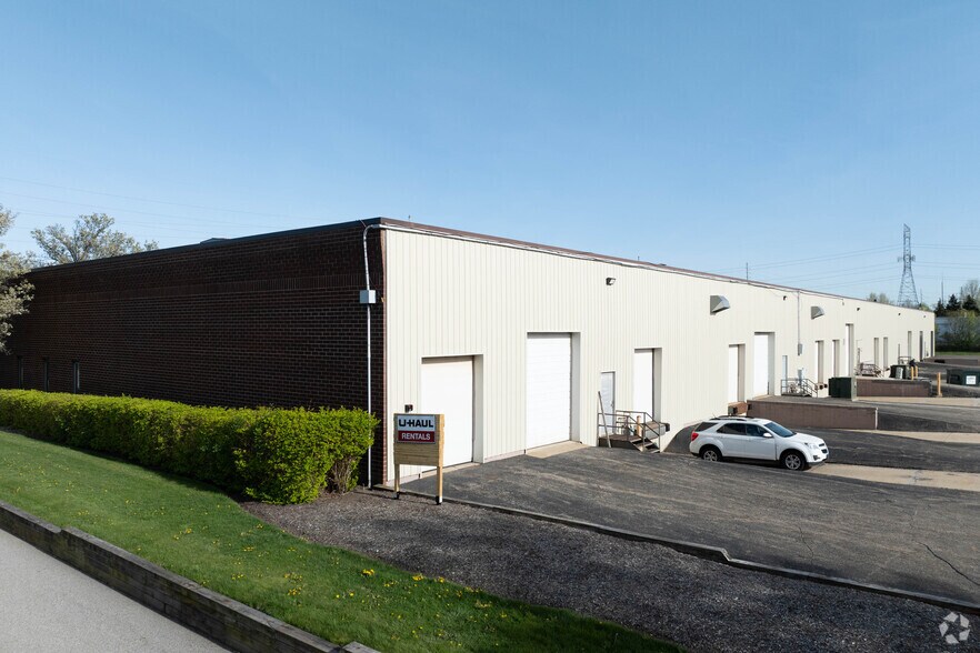 2146 Enterprise Pky, Twinsburg, OH à vendre - Photo du bâtiment - Image 2 de 5