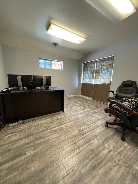 8823 Fenwick St, Sunland, CA à louer - Photo intérieure - Image 3 de 15