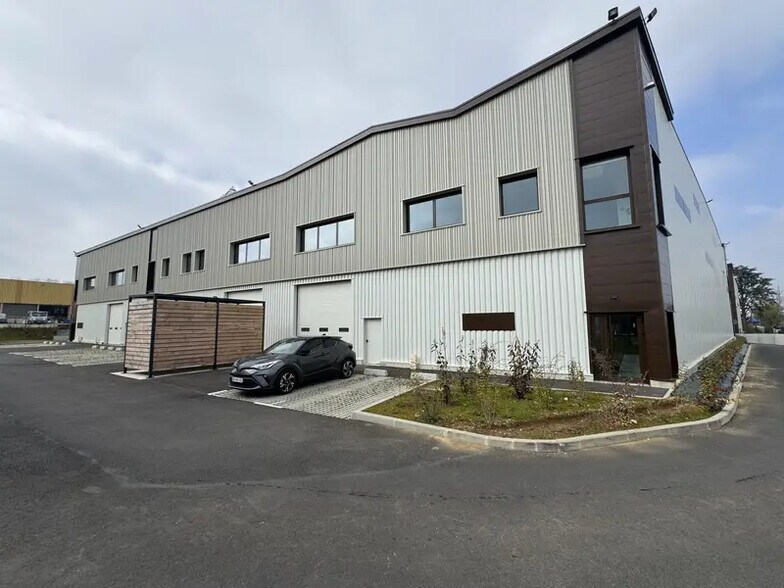 23 Rue Des Beaux Soleils, Osny for lease - Building Photo - Image 2 of 4