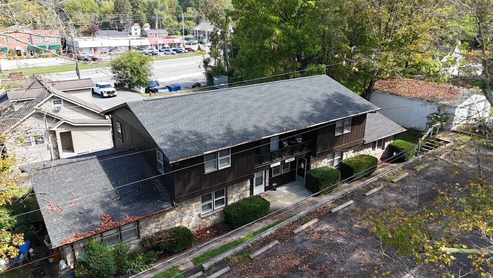 71 Maple St, Clyde, NC à vendre - Photo du bâtiment - Image 2 de 20