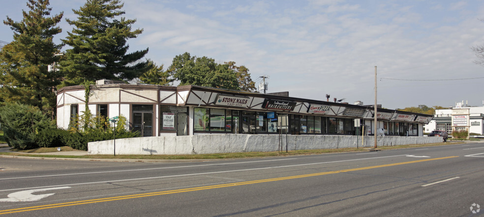 90 Northern Blvd, Greenvale, NY for lease - Building Photo - Image 3 of 4