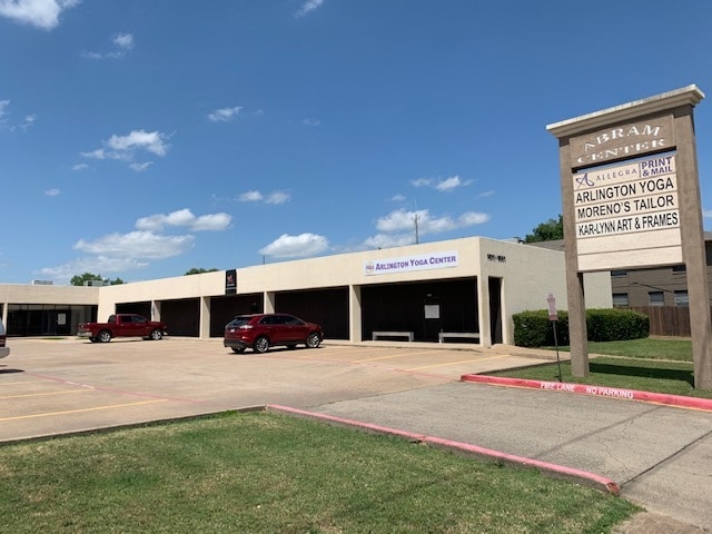1011-1051 W Abram St, Arlington, TX à louer Photo du bâtiment- Image 1 de 4