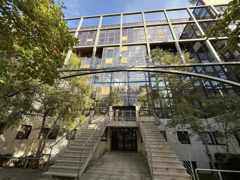 Office in Noisy-le-Grand for lease Building Photo- Image 1 of 12