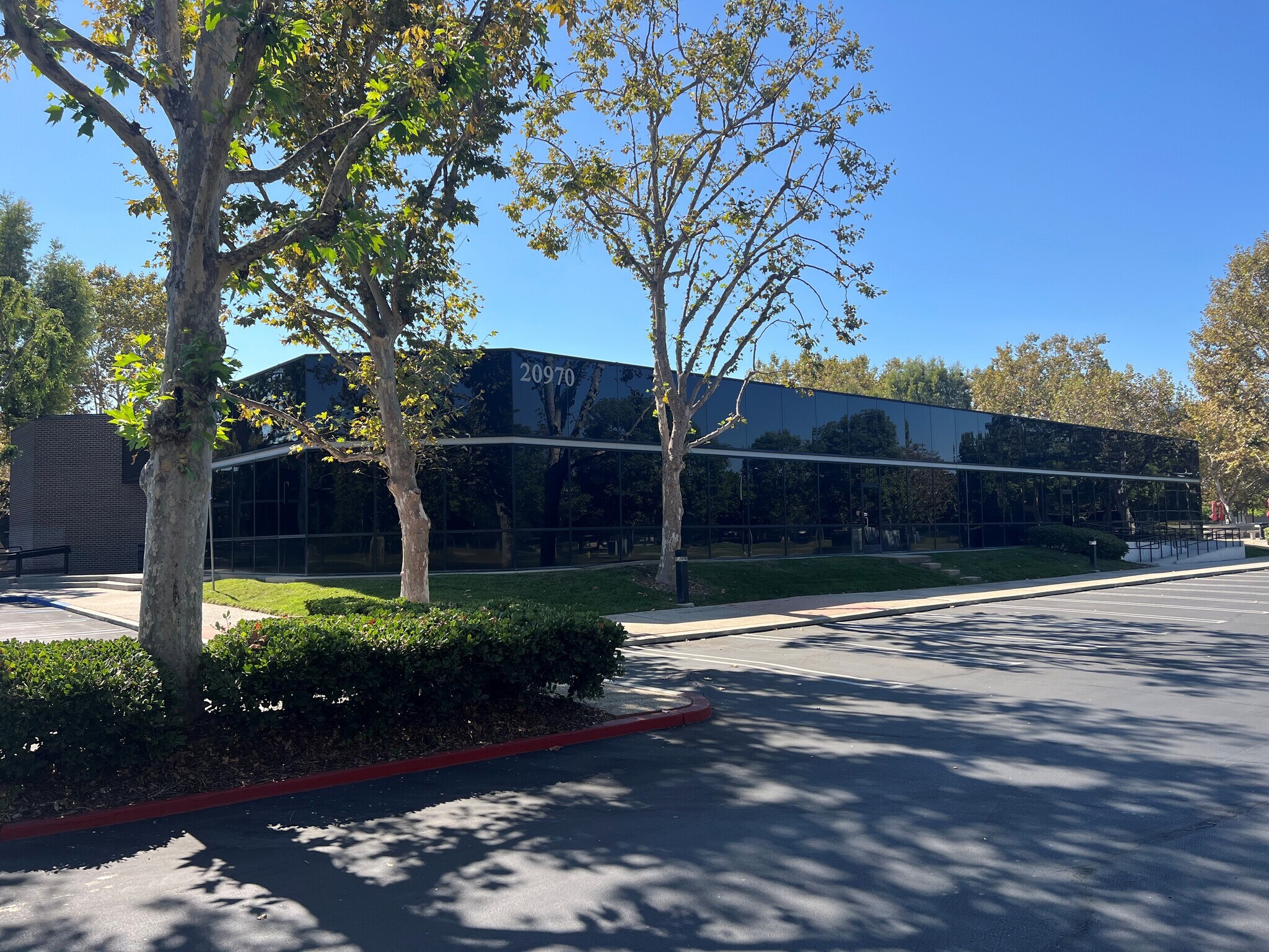 20970 Warner Center Ln, Woodland Hills, CA à vendre Photo principale- Image 1 de 24