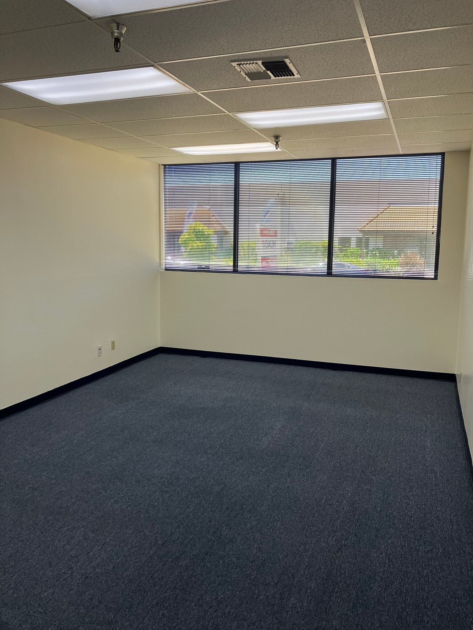 15622-15642 Producer Ln, Huntington Beach, CA for lease Interior Photo- Image 1 of 10