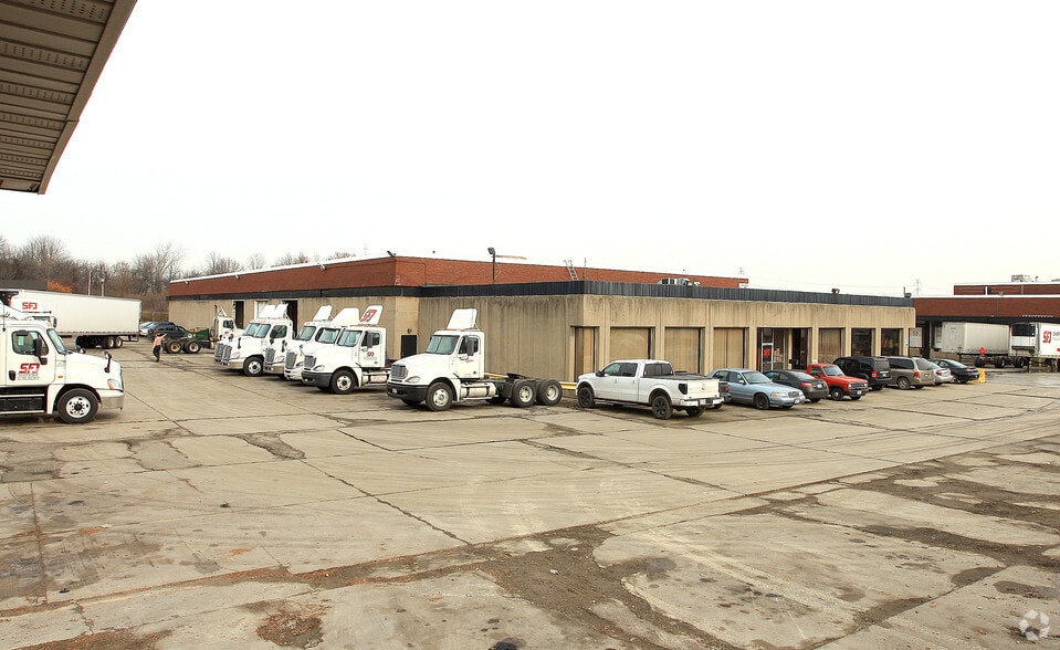 5801 Lee Rd, Maple Heights, OH for sale - Building Photo - Image 2 of 4