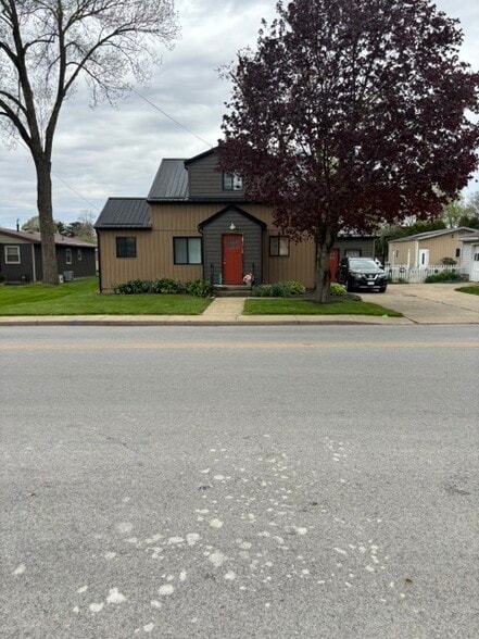 12175, 12185 & 12205 Lancaster Street Mi portfolio of 3 properties for sale on LoopNet.ca - Primary Photo - Image 2 of 3