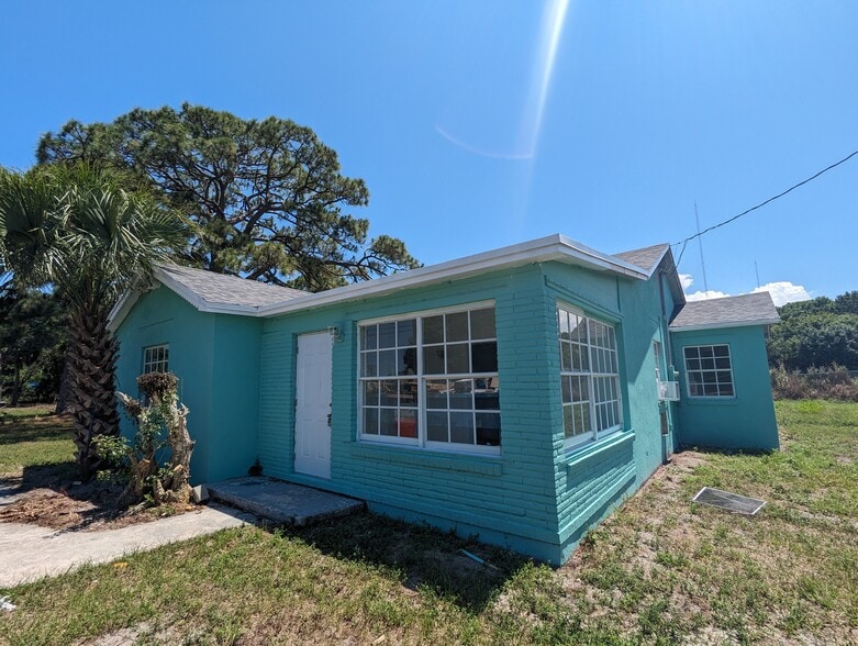 713 Angle Rd, Fort Pierce, FL for lease - Building Photo - Image 3 of 7