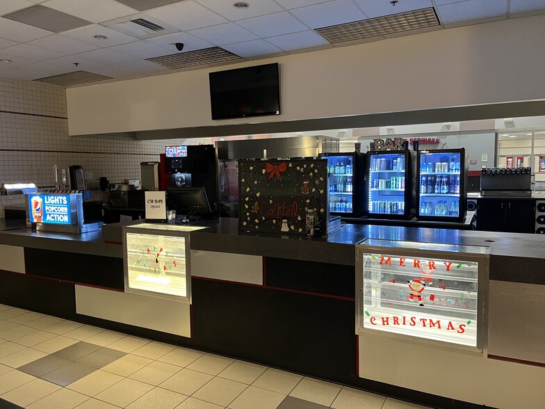 622 George Washington Hwy, Lincoln, RI for sale - Interior Photo - Image 3 of 20