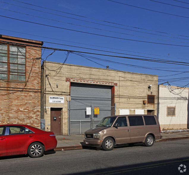 427 Stanley Ave, Brooklyn, NY for lease - Primary Photo - Image 1 of 3