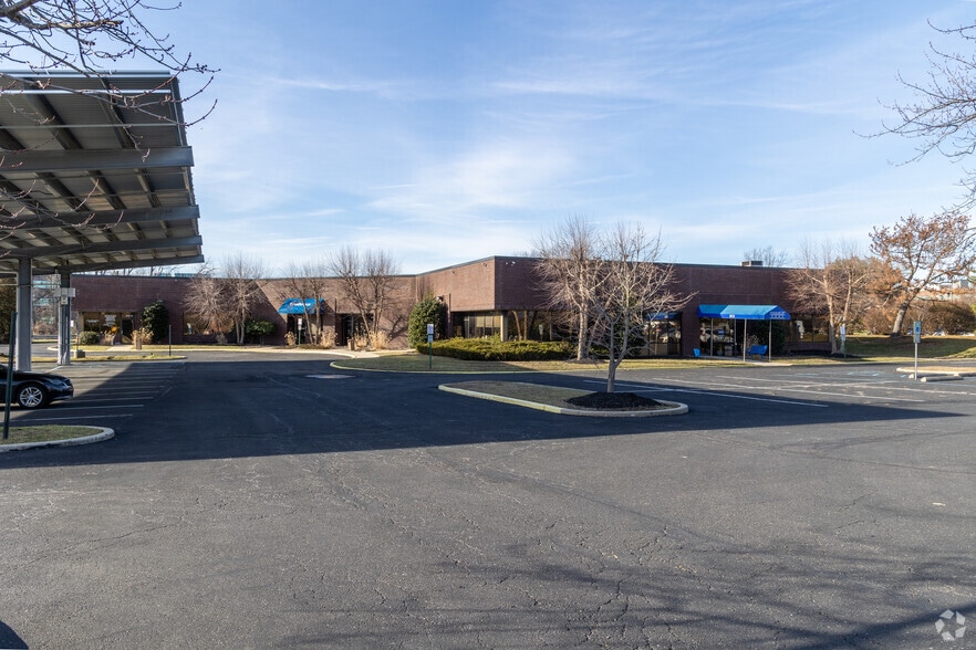 813 East Gate Dr, Mount Laurel, NJ for lease - Building Photo - Image 2 of 15