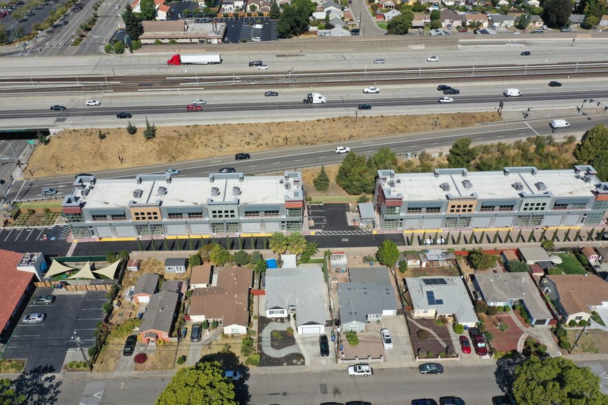 21634 Redwood Rd, Castro Valley, CA à louer - Photo du bâtiment - Image 3 de 7