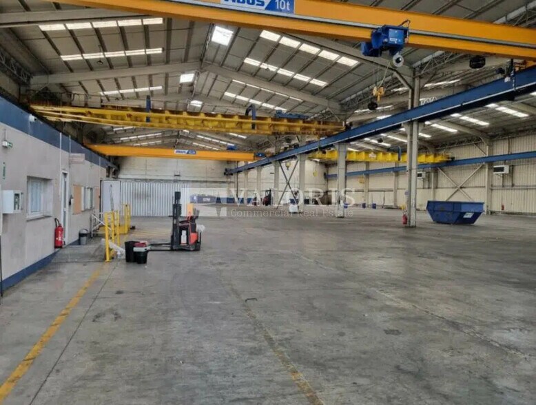 Industrial in Meyzieu for lease - Building Photo - Image 3 of 5