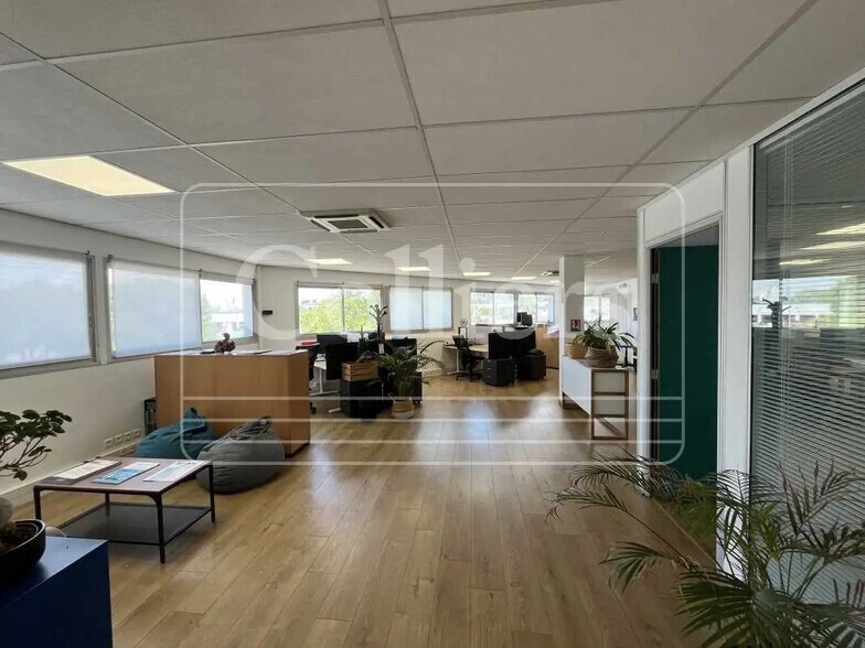 Office in Aix-en-Provence for lease - Building Photo - Image 1 of 7