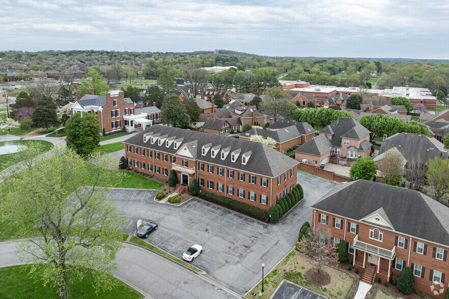 109 Hazel Path, Hendersonville, TN à louer - Photo du bâtiment - Image 3 de 6