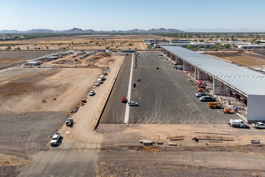 180 E Deer Valley Dr, Phoenix, AZ à louer - Photo du bâtiment - Image 2 de 10