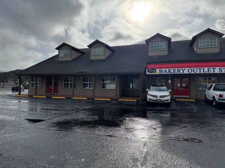 471 S A St, Springfield, OR à louer - Photo du bâtiment - Image 2 de 15