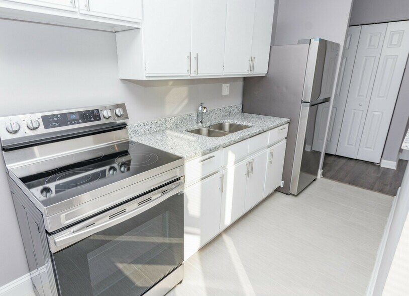 7147 S Jeffery Blvd, Chicago, IL à vendre - Photo du bâtiment - Image 3 de 5