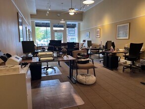 405 Boston Post Rd, Weston, MA à louer Photo intérieure- Image 1 de 2