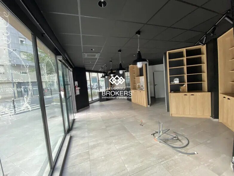 Commerce de détail dans Grenoble à louer - Photo intérieure - Image 1 de 8