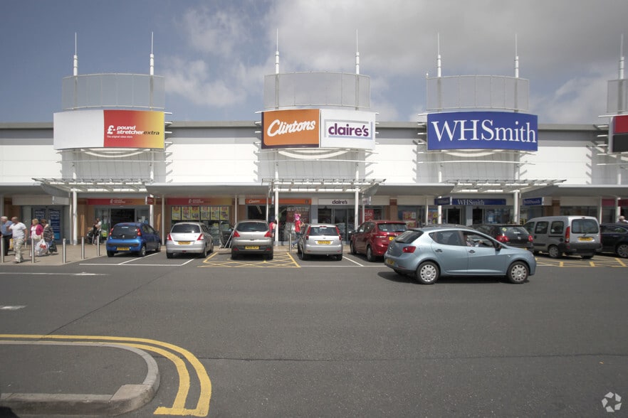 Mostyn St, Llanelli for lease - Building Photo - Image 3 of 21