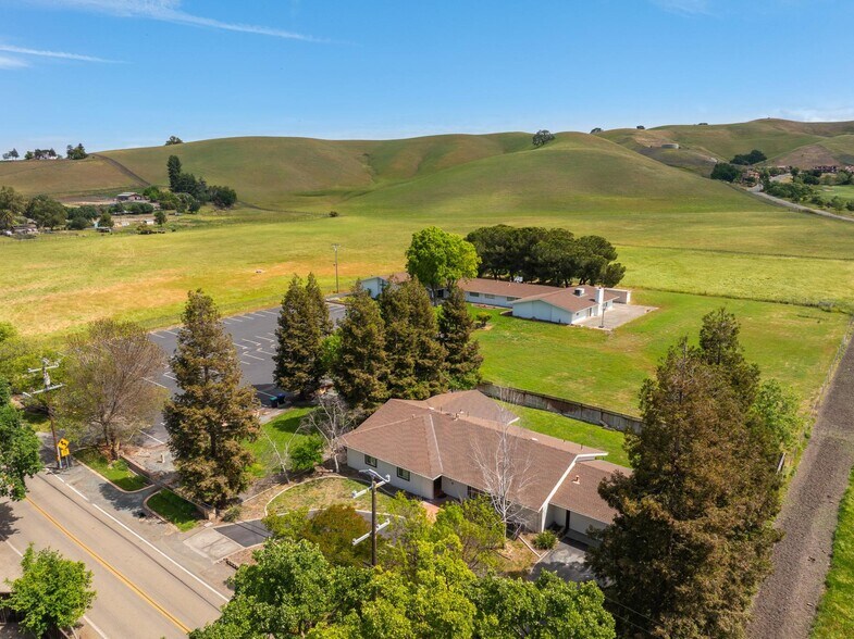 6656 Alisal St, Pleasanton, CA à vendre - Photo du bâtiment - Image 2 de 30