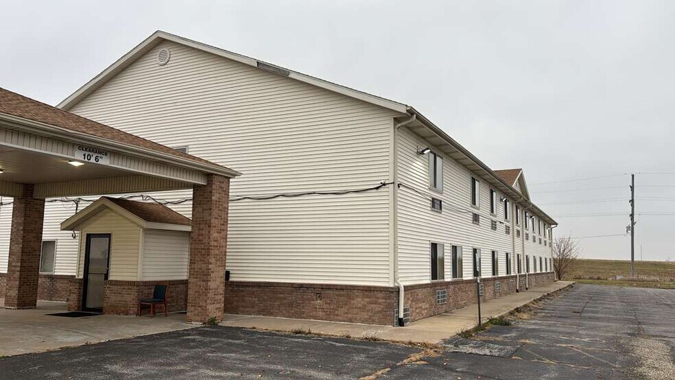 5 Cavalry Dr, Wenona, IL à vendre - Photo du bâtiment - Image 2 de 9