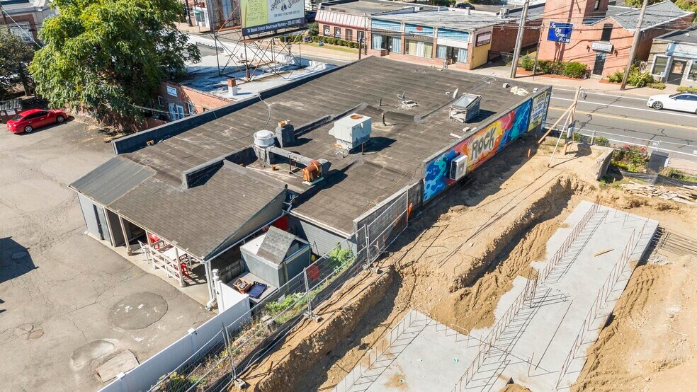 227 Bridgeport Ave, Milford, CT à vendre - Photo du bâtiment - Image 2 de 9