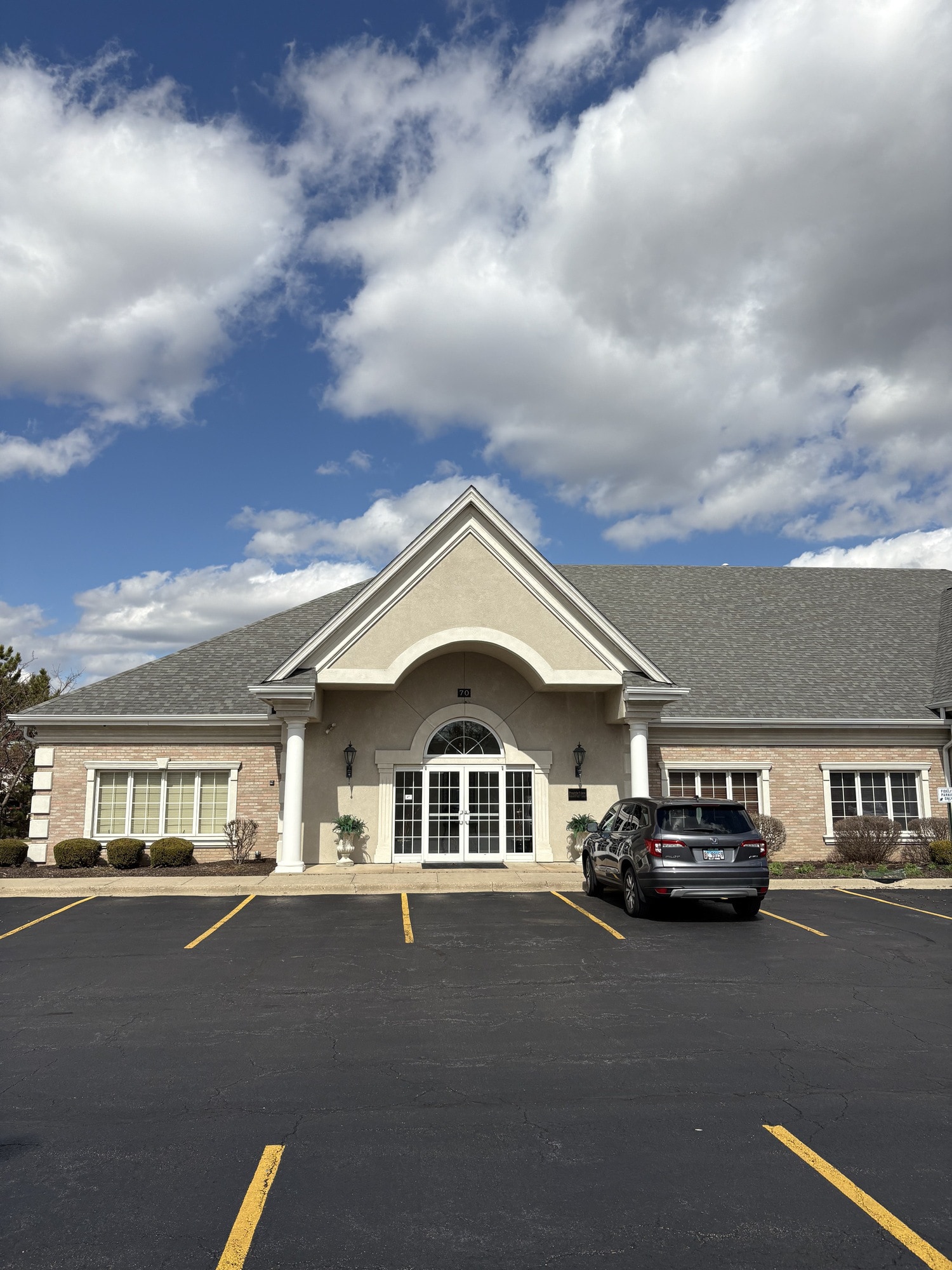 70 S Constitution Ct, Aurora, IL for sale Primary Photo- Image 1 of 4